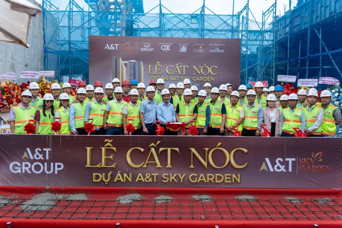 Lễ cất nóc dự án căn hộ A&T Sky Garden đã diễn ra trong không khí vô cùng hứng khởi khi vượt tiến độ 30 ngày so với kế hoạch